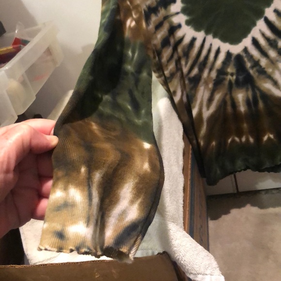 Beautifully tie dyed cotton top with unique shades - Picture 4 of 7